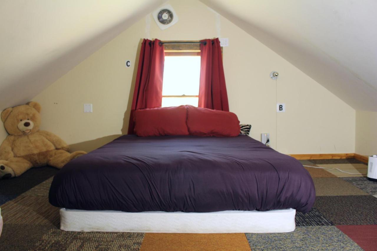 Hostel Redlight Historic Bunk And Speakeasy Truckee