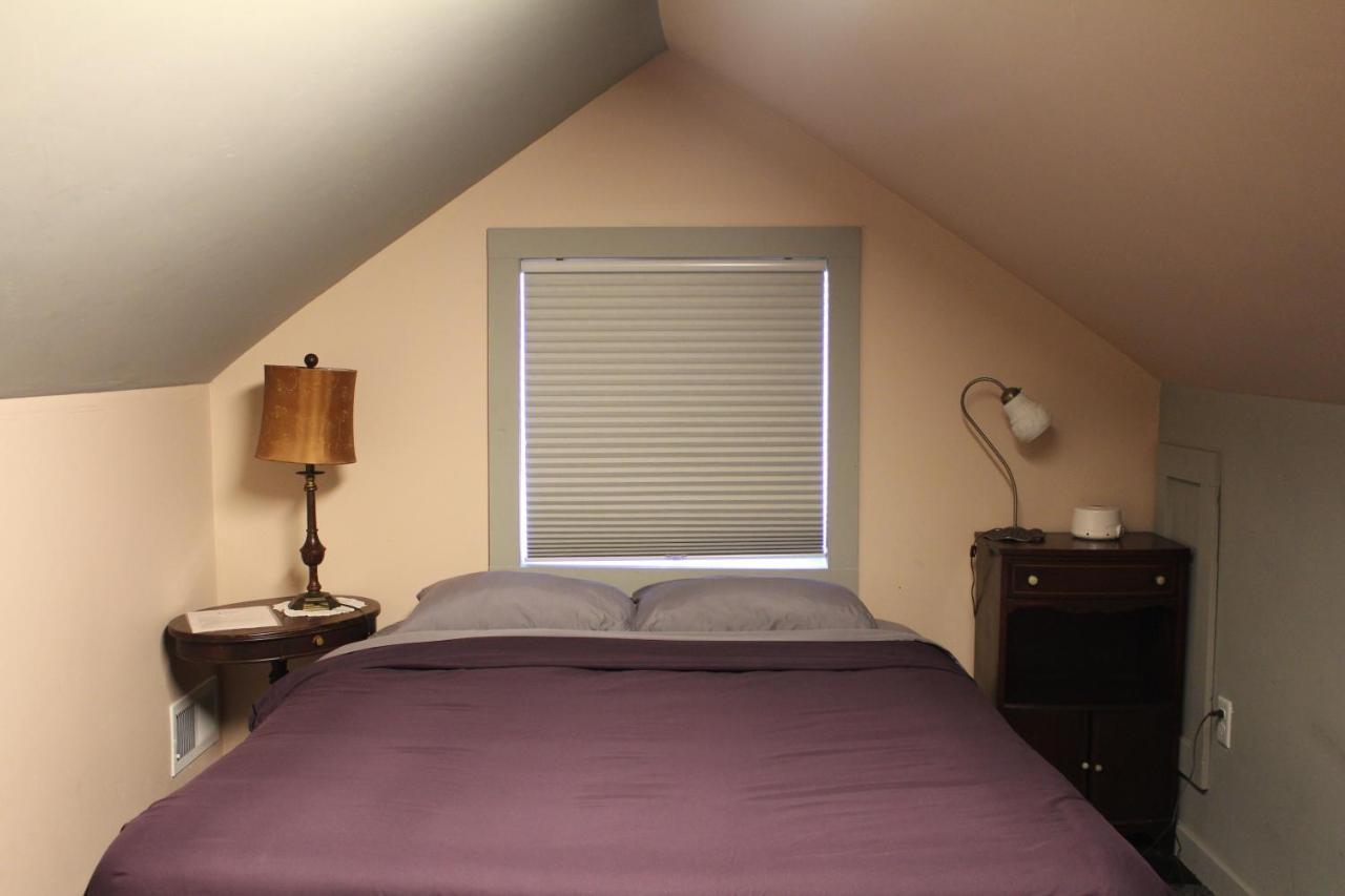 Redlight Historic Bunk And Speakeasy * Truckee