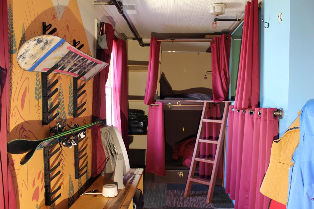 Hostel Redlight Historic Bunk And Speakeasy Truckee
