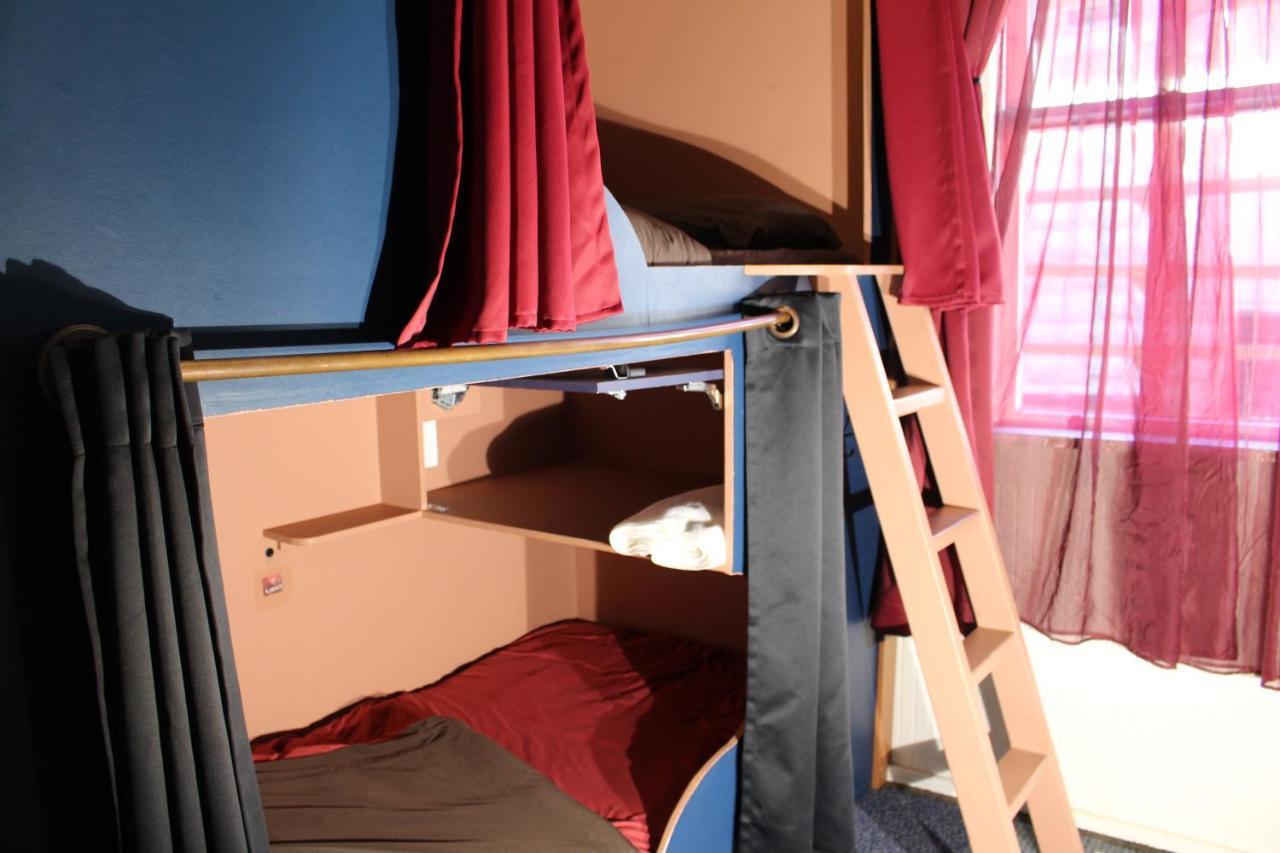 Hostel Redlight Historic Bunk And Speakeasy