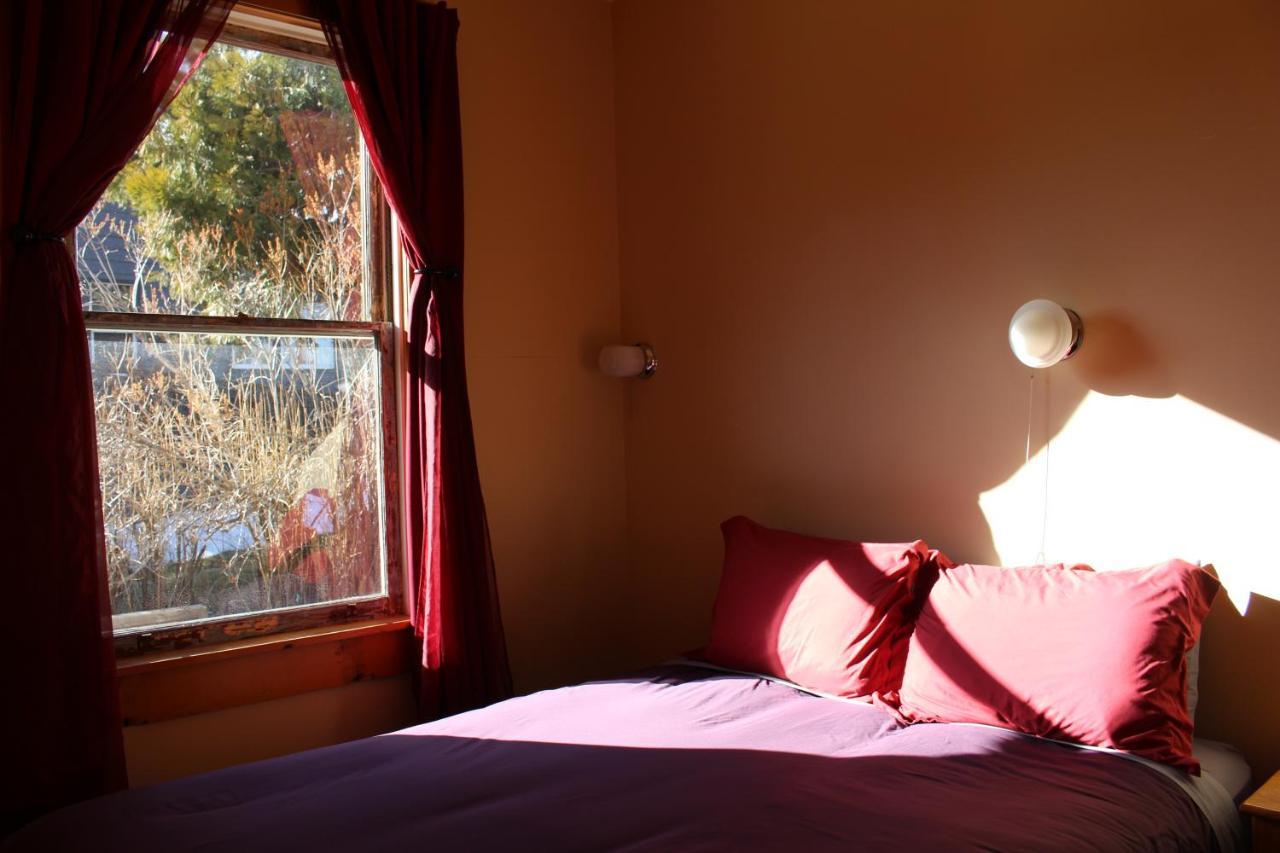 Redlight Historic Bunk And Speakeasy *