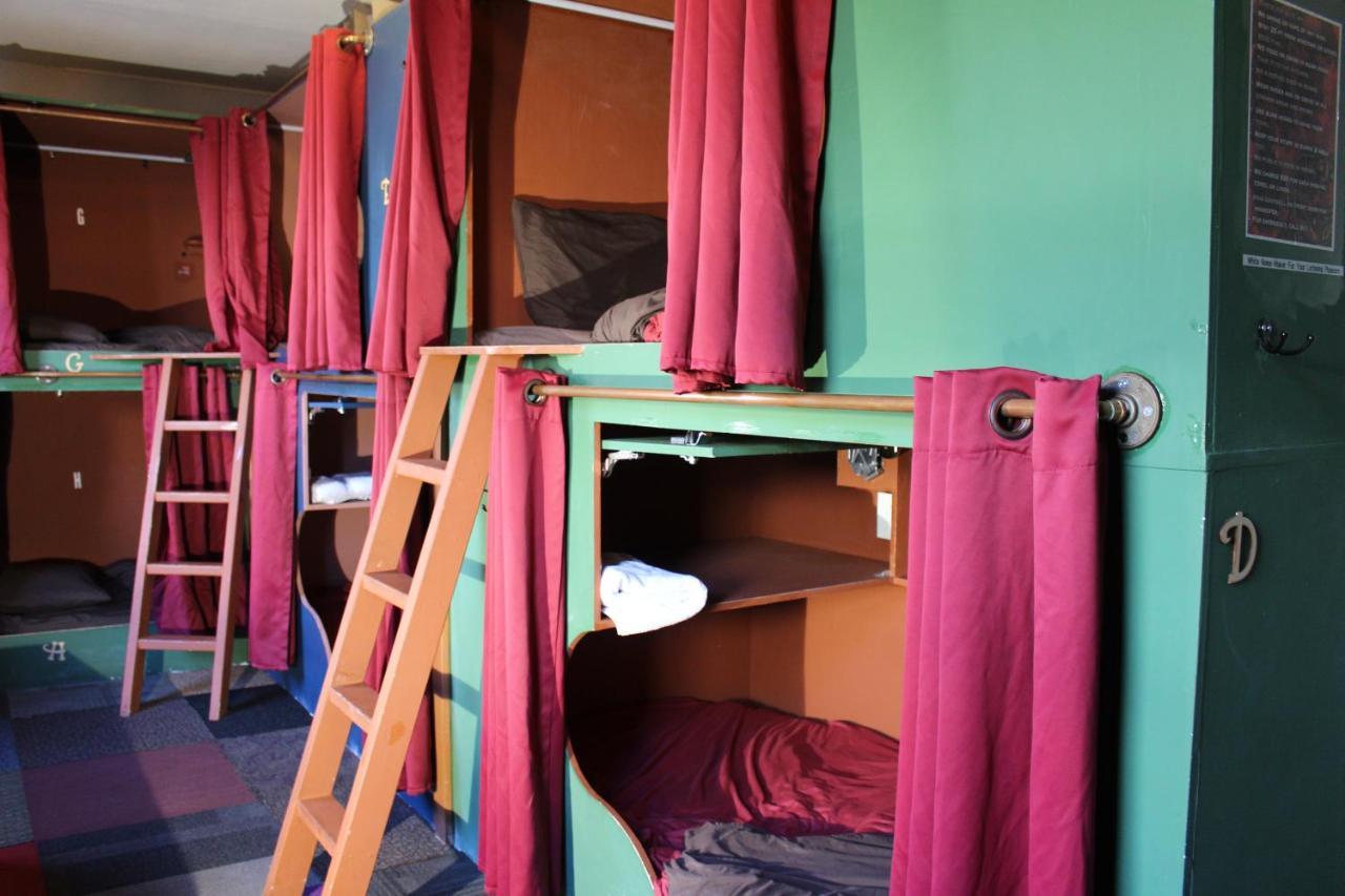 Redlight Historic Bunk And Speakeasy Hostel *