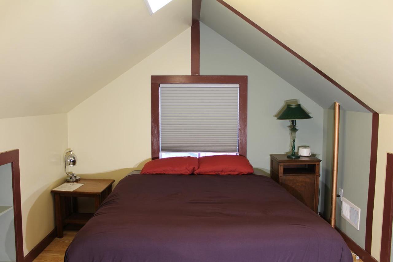 Redlight Historic Bunk And Speakeasy Truckee