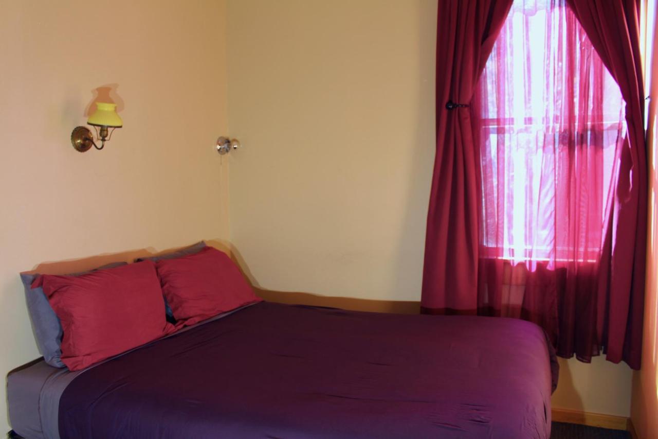 Hostel Redlight Historic Bunk And Speakeasy Truckee