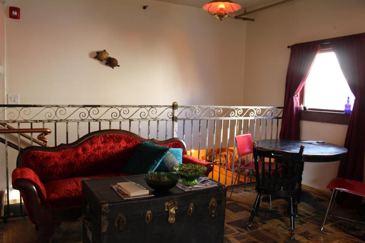 Redlight Historic Bunk And Speakeasy Truckee