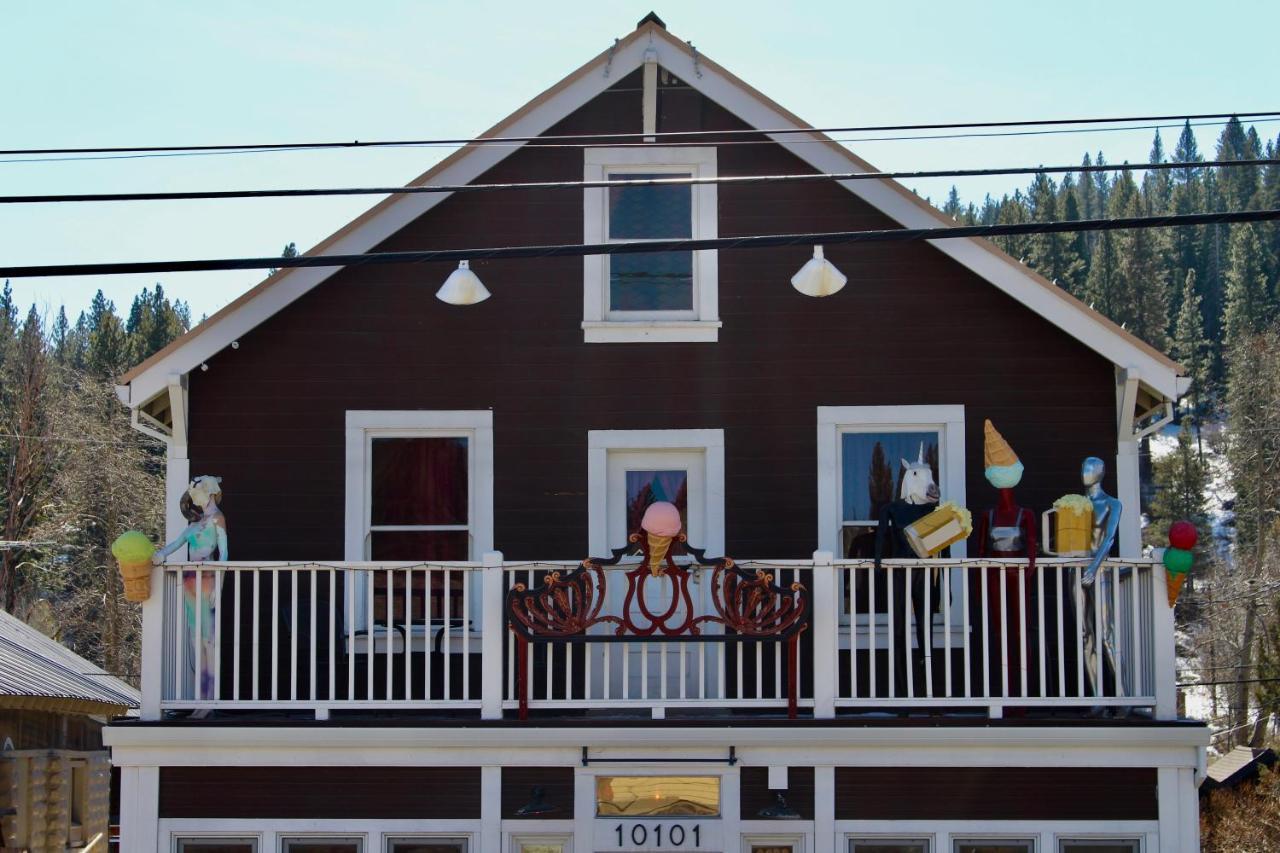 Redlight Historic Bunk And Speakeasy Hostel Truckee