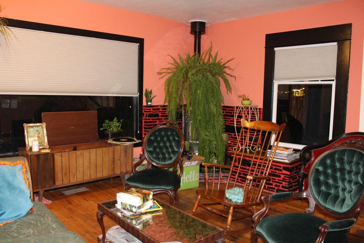 Redlight Historic Bunk And Speakeasy * Truckee